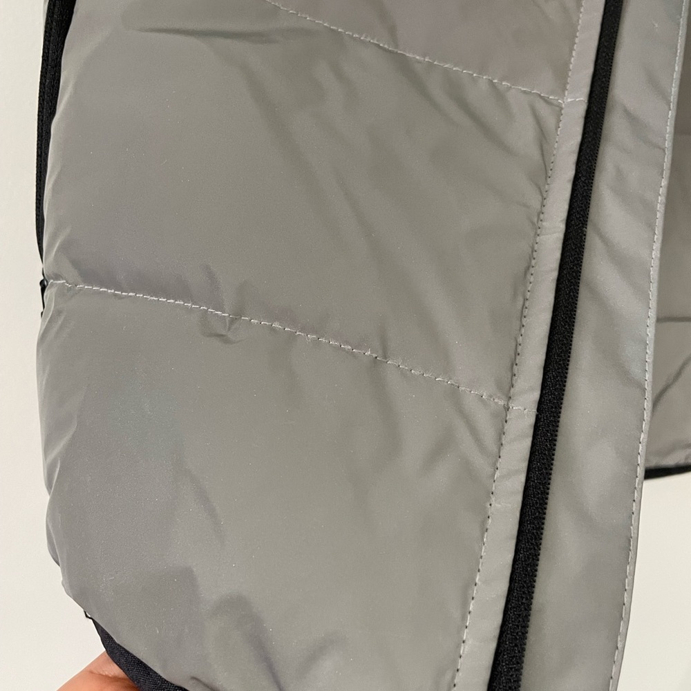 Gap Fit vest size L - Picture 6 of 6